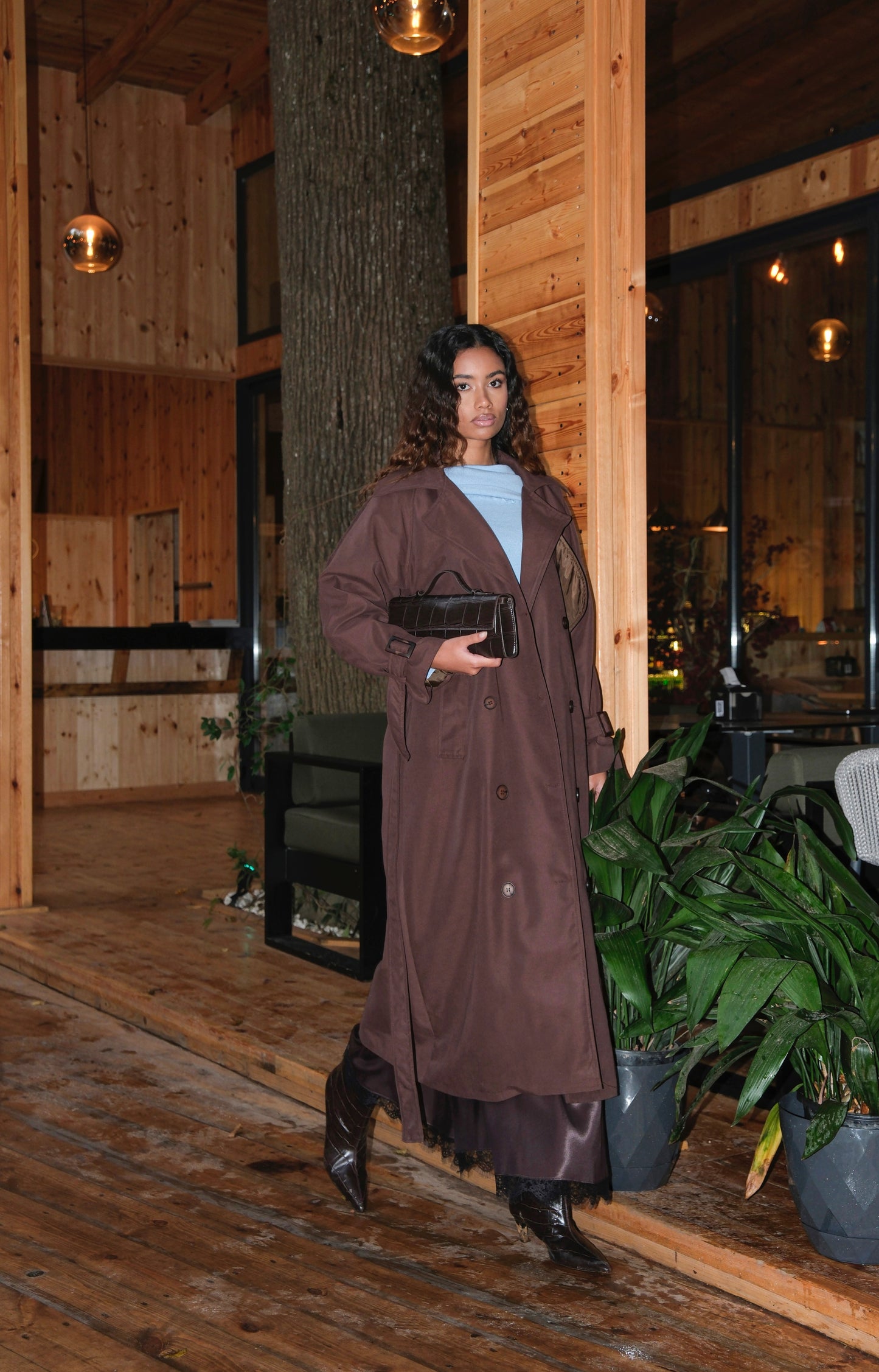 Kahverengi Kruvaze Yaka Astarlı Uzun Trençkot