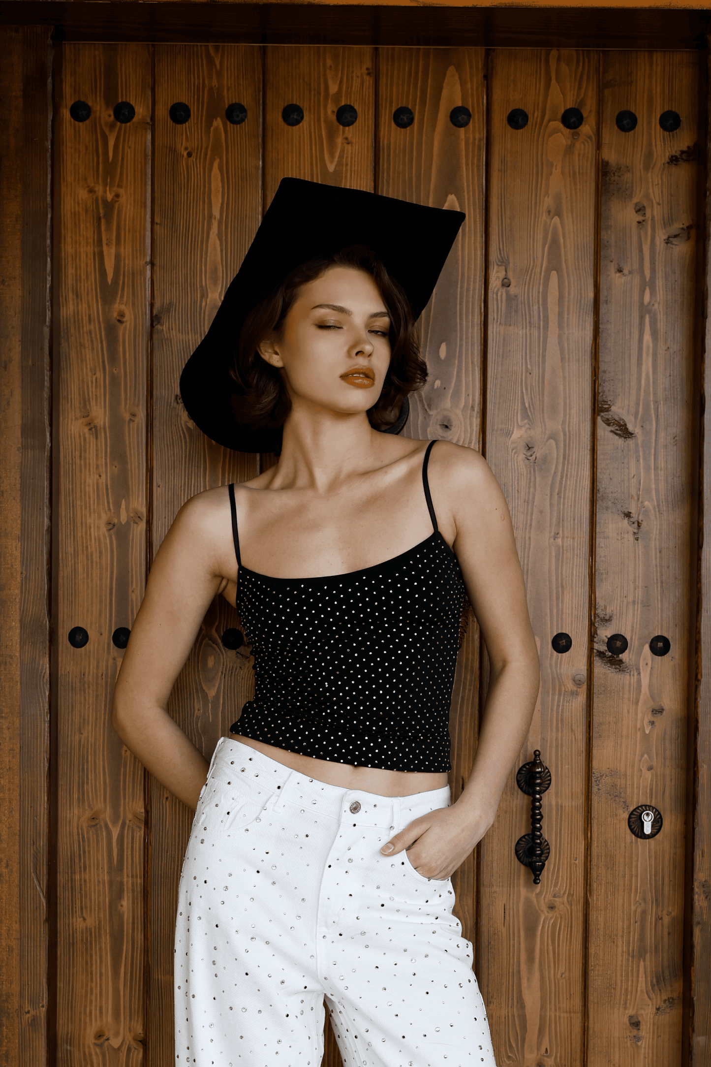 Askılı Taşlı Kare Yaka Bodysuit