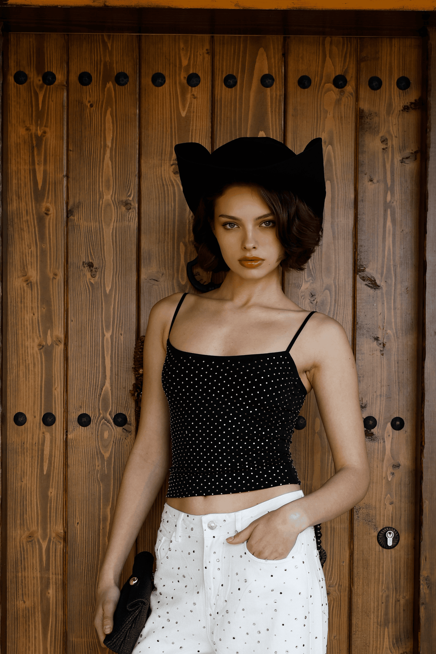 Askılı Taşlı Kare Yaka Bodysuit